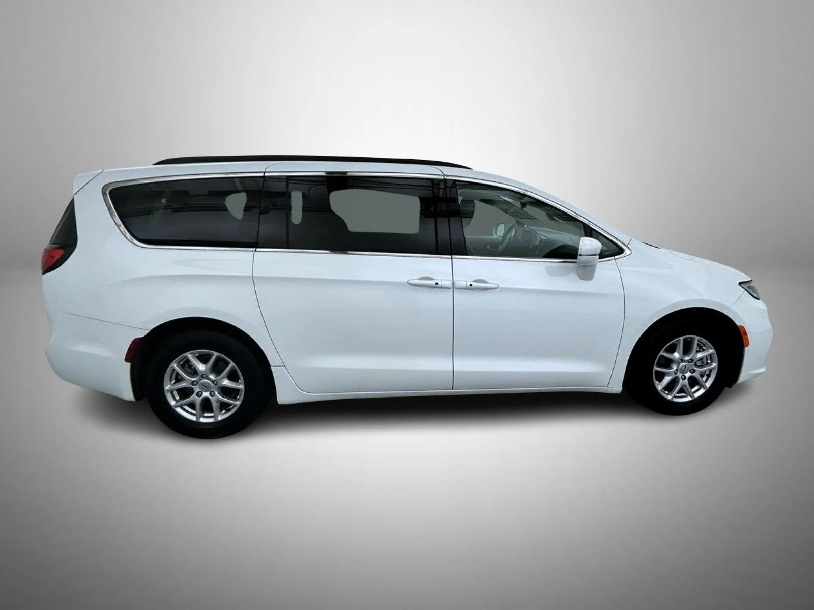 Used 2022 White Chrysler Touring L image 4
