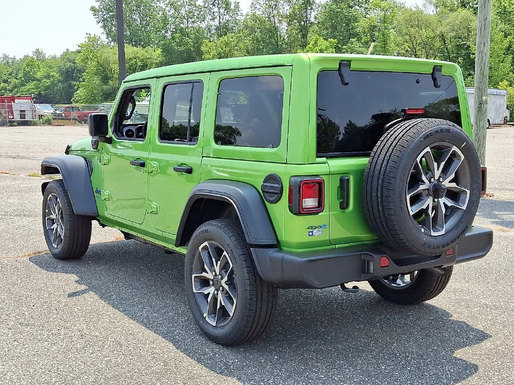 New 2025 Mojito Clear-Coat Exterior Paint Jeep Sport S image 6
