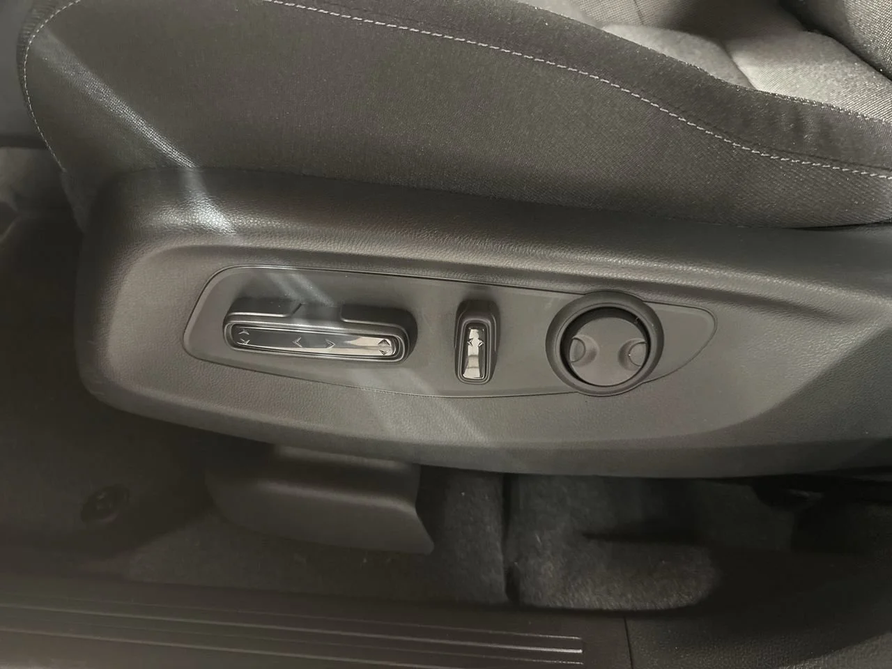 New 2026 Urban Gray Pearl Honda EX image 5