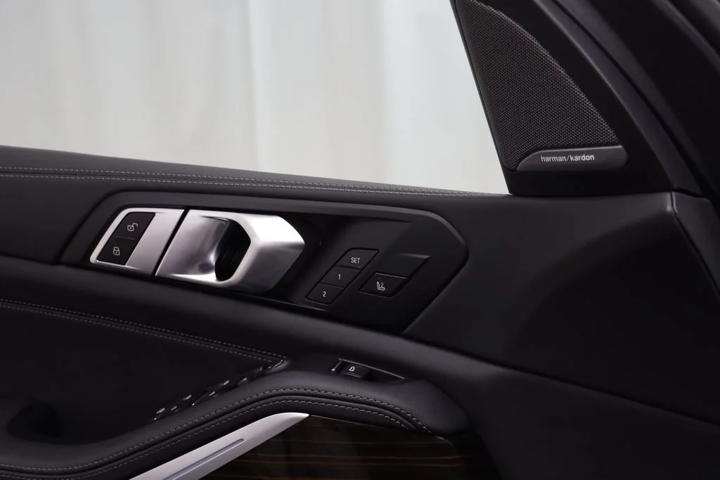 New 2026 White BMW xDrive40i image 8