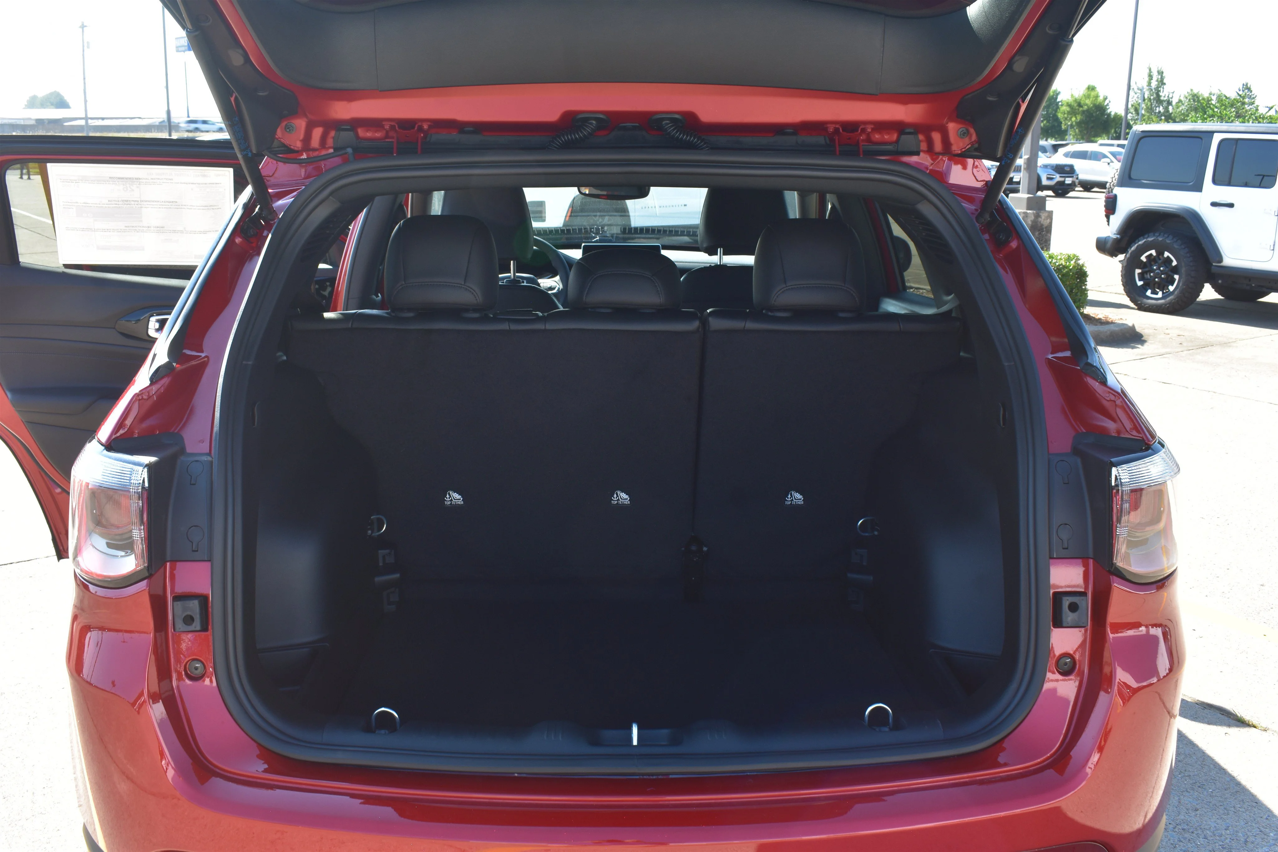 New 2026 Red Hot Pearlcoat Jeep Latitude Altitude image 16