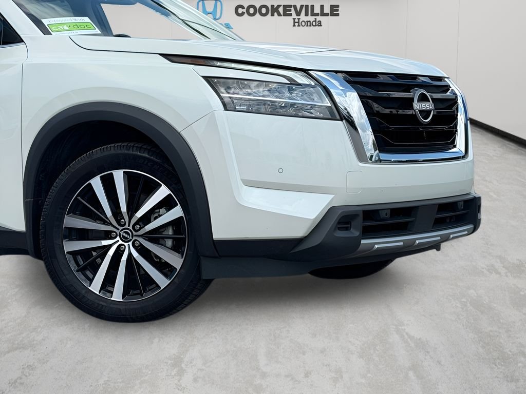 Used 2024 Pearl White Tricoat Nissan Platinum image 3