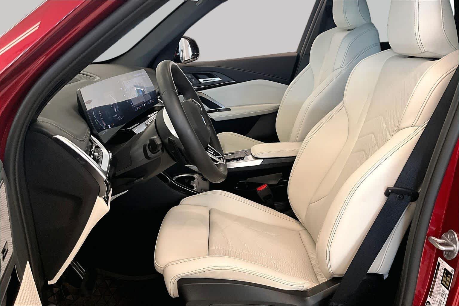 Used 2026 Vegas Red Metallic BMW xDrive28i image 7
