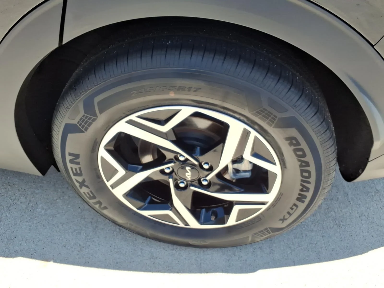 Used 2024 Fusion Black Kia LX image 19