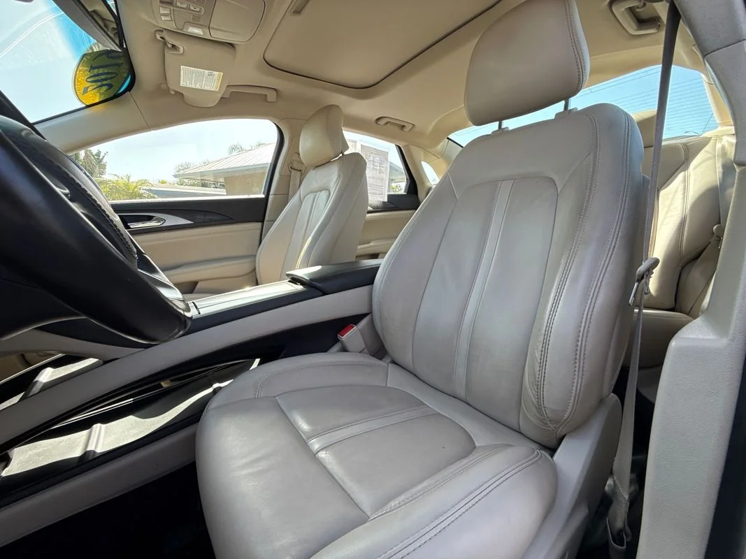 Used 2019  Lincoln Reserve I image 11