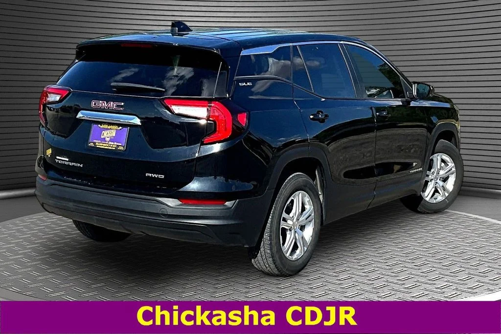 Used 2022 Black GMC SLE image 6