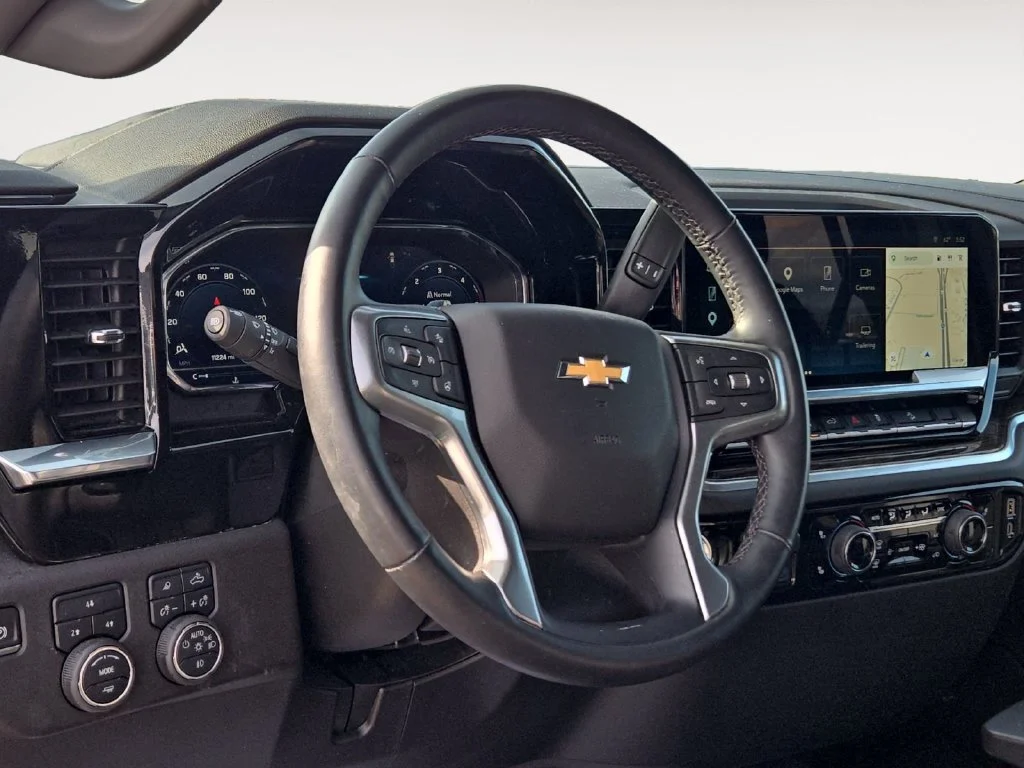 Used 2025 Cypress Gray Chevrolet LT image 19