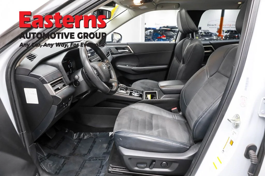 Used 2023 White Mitsubishi SE image 14