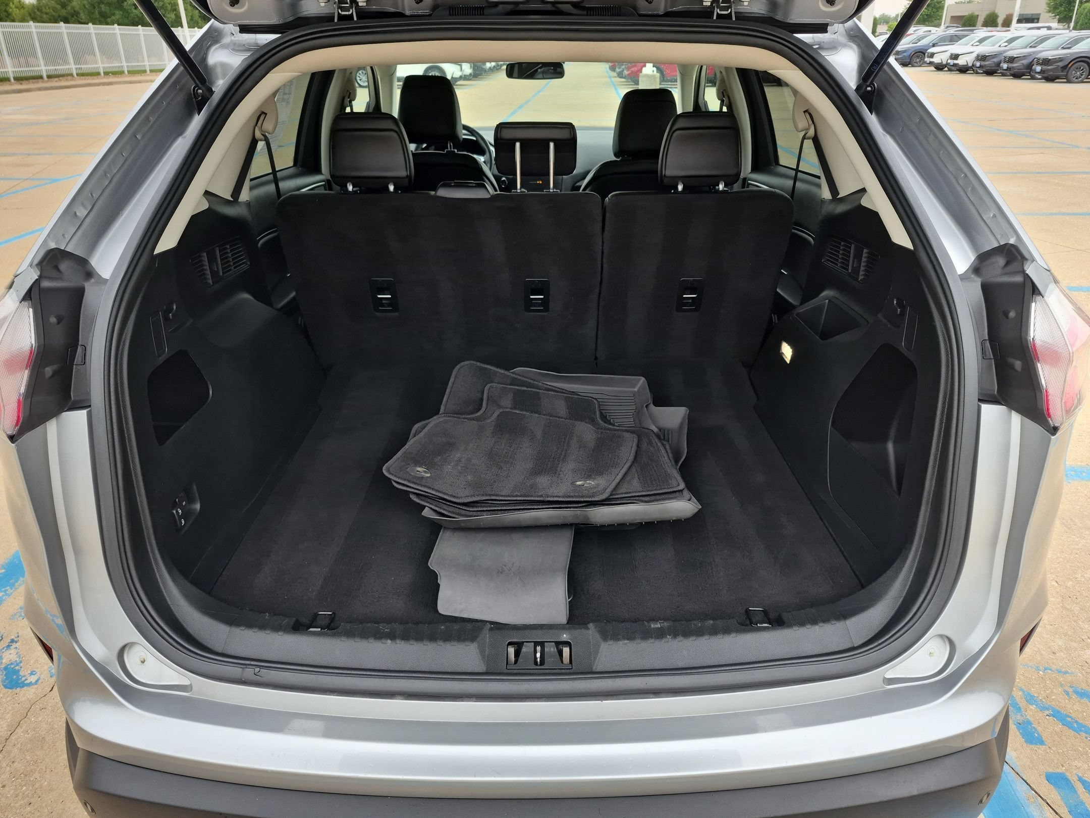 Used 2020 Iconic Silver Metallic Ford SEL AWD image 26