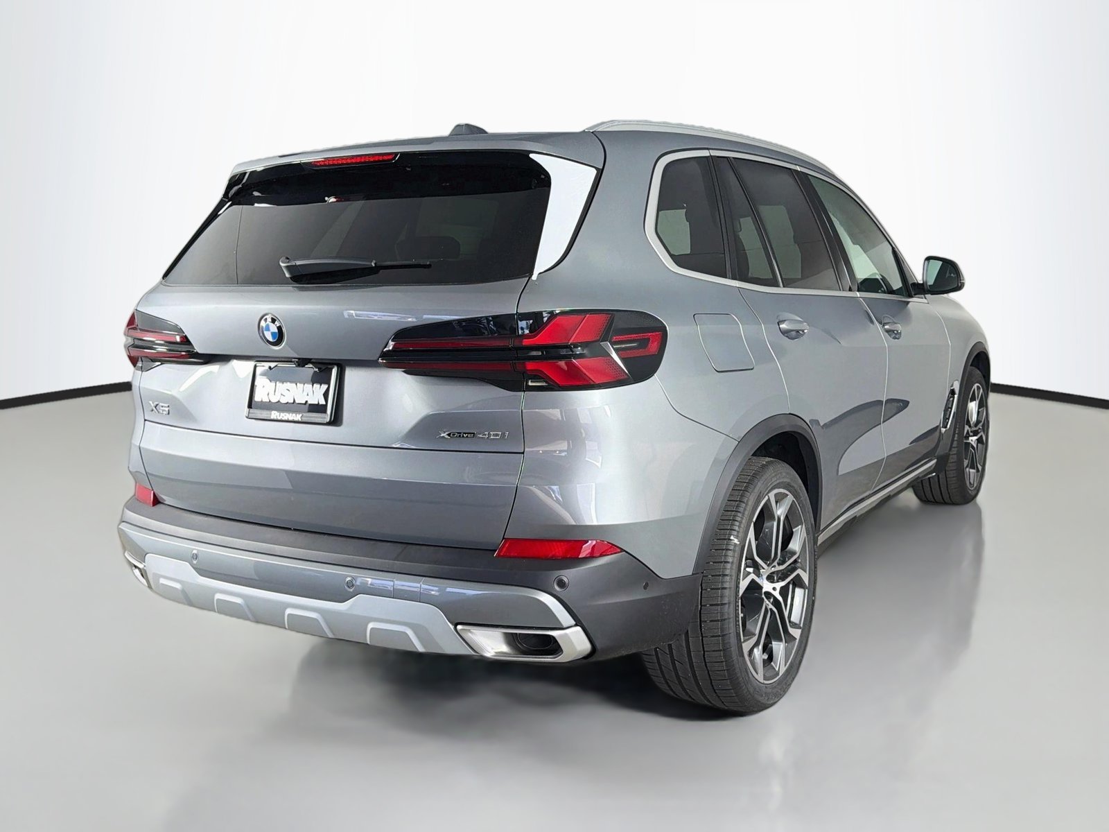 New 2026 Skyscraper Grey Metallic BMW xDrive40i image 7