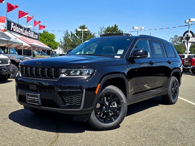 New 2026 Diamond Black Crystal Pearlcoat Jeep Altitude image 3