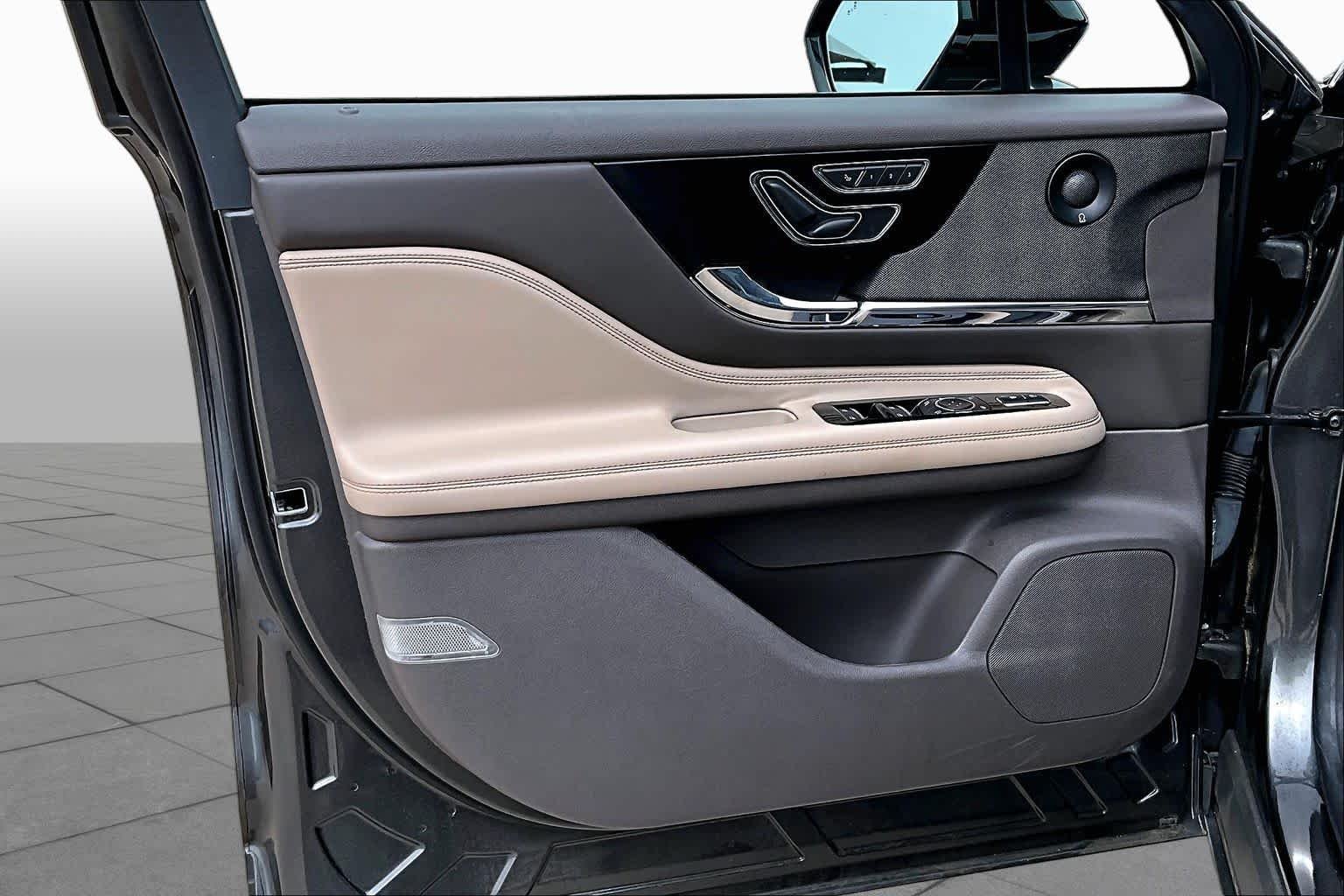 Used 2020 Magnetic Gray Lincoln Reserve image 21