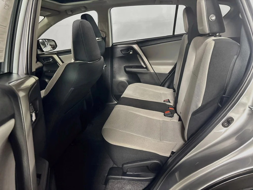 Used 2018 Silver Sky Metallic Toyota XLE image 20