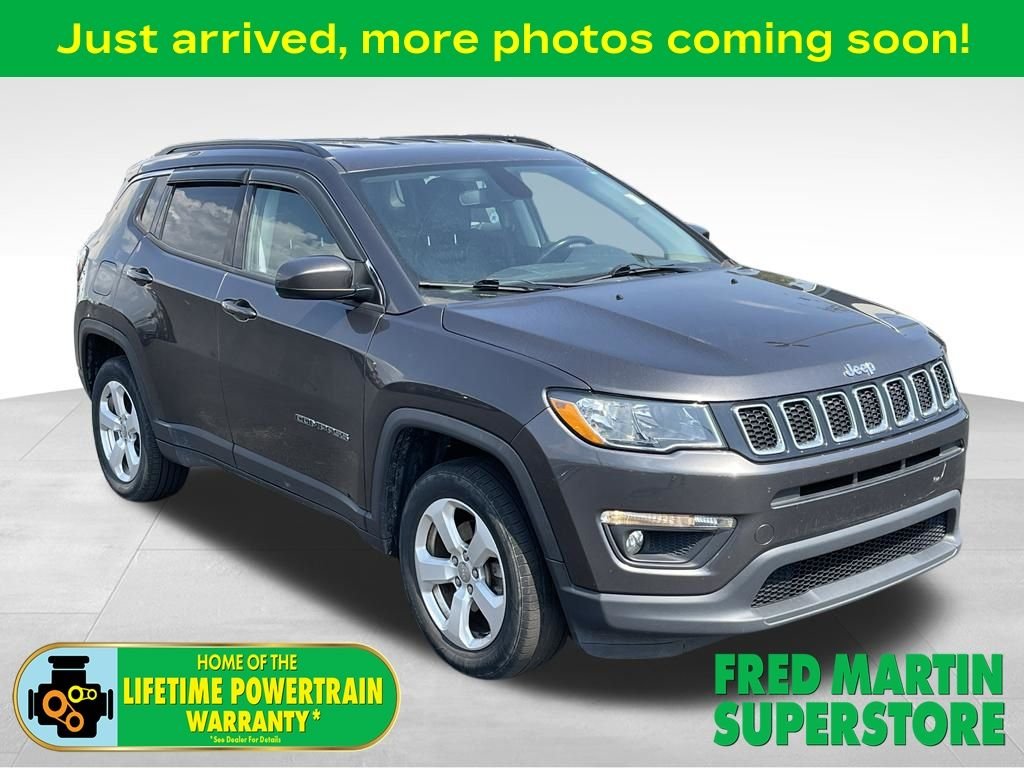 Used 2020 Granite Crystal Metallic Clearcoat Jeep Latitude image 1