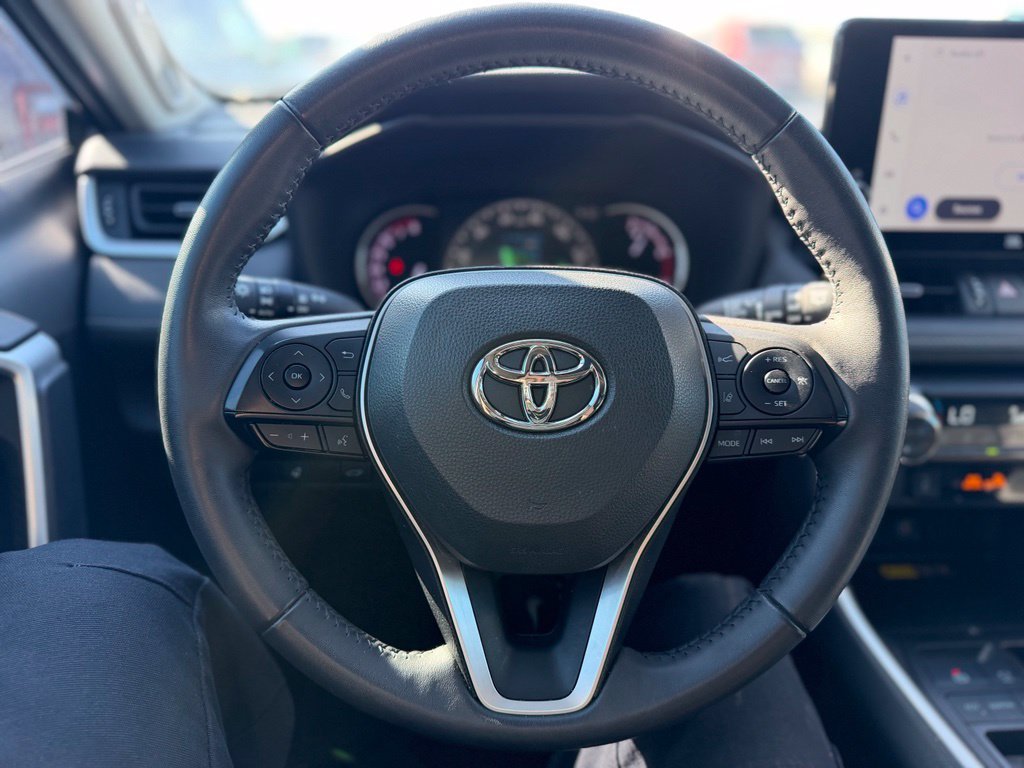 Used 2023 Magnetic Gray Metallic Toyota XLE Premium image 6