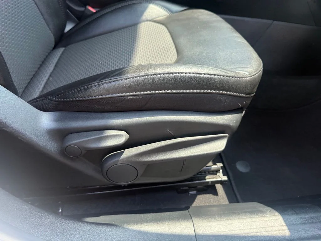 Used 2022 White Jeep Latitude image 49