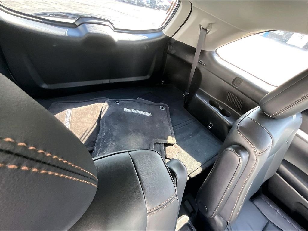 Used 2019 Celestial Silver Metallic Toyota XLE image 16