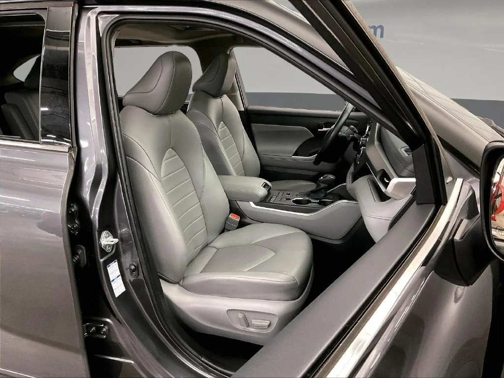 Used 2022 Gray Toyota XLE image 10