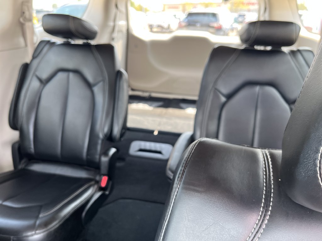 Used 2023 White Chrysler Touring L image 13