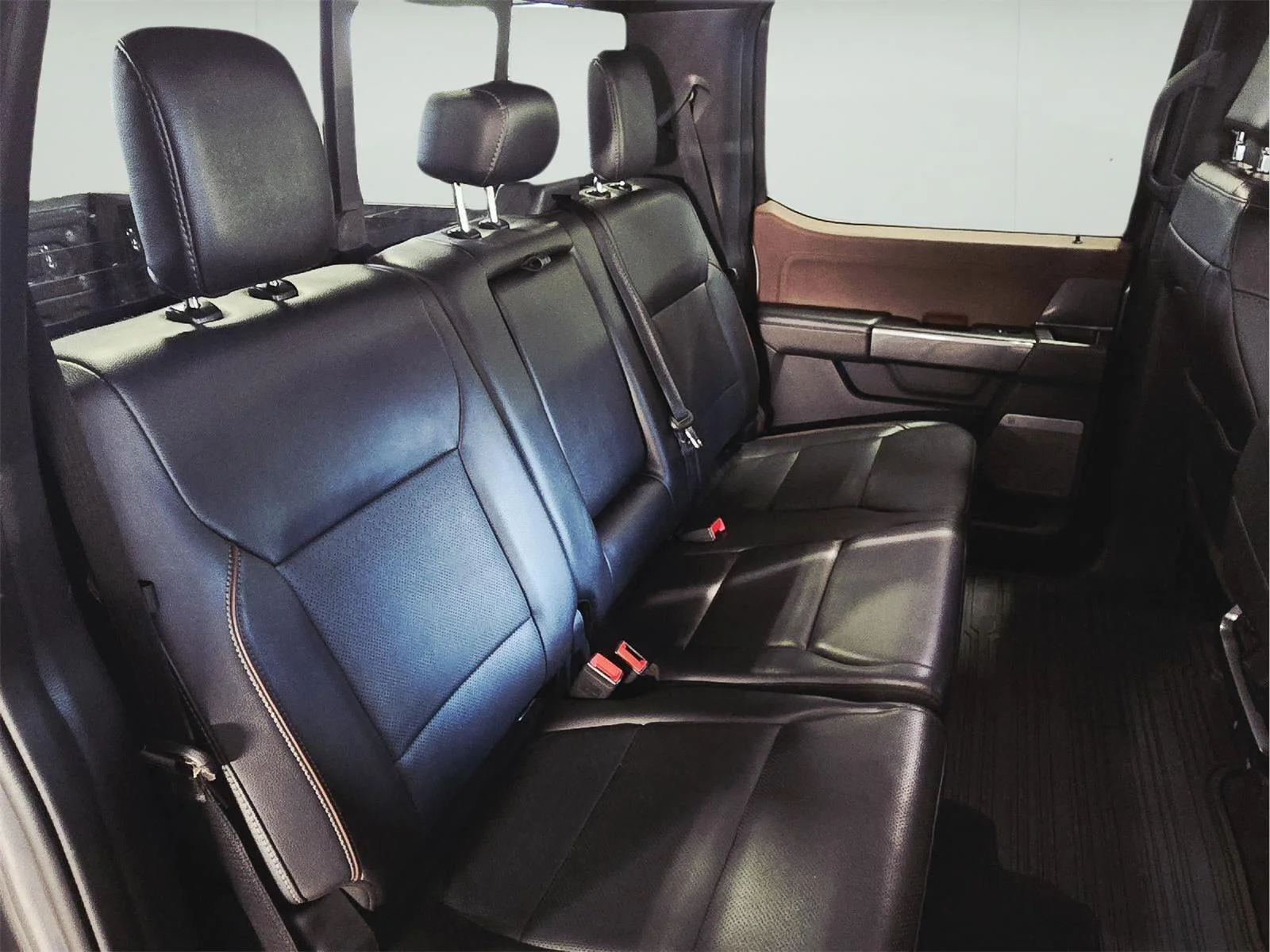 Used 2023 Carbonized Gray Ford LARIAT image 51
