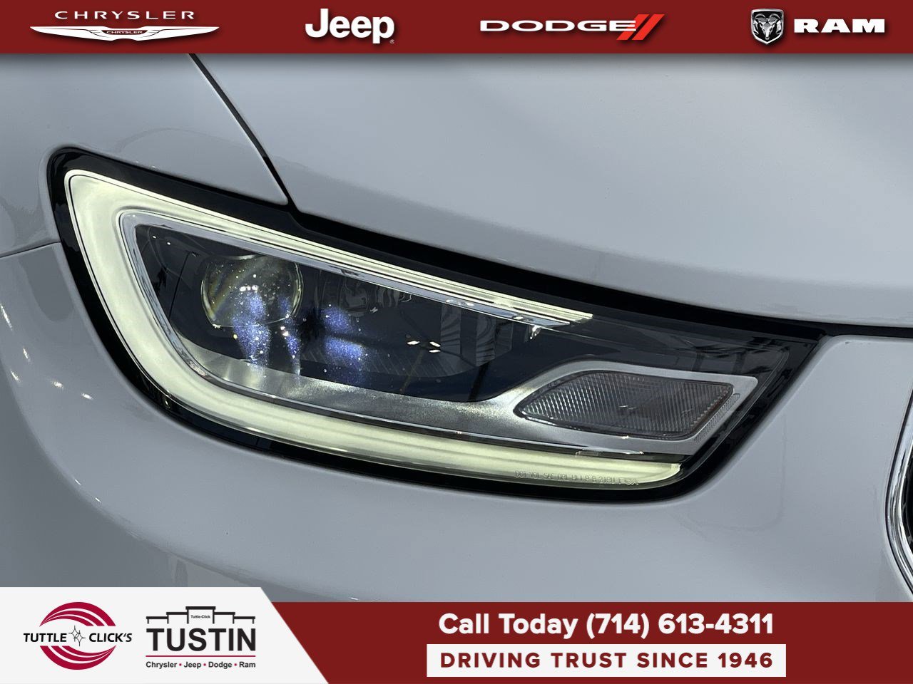 New 2026 Bright White Clear-Coat Exterior Paint Chrysler Select image 7