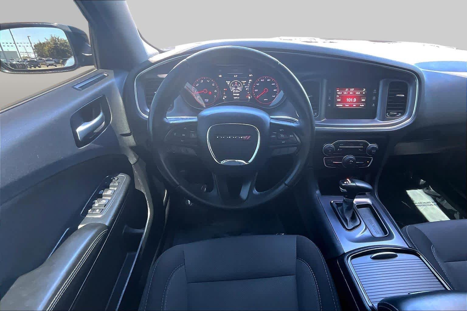 Used 2017 Pitch Black Clearcoat Dodge SE image 5