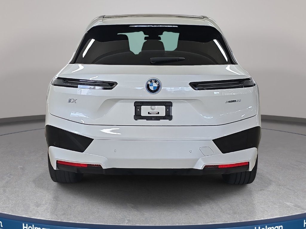 Used 2024 Mineral White Metallic BMW xDrive50 image 8