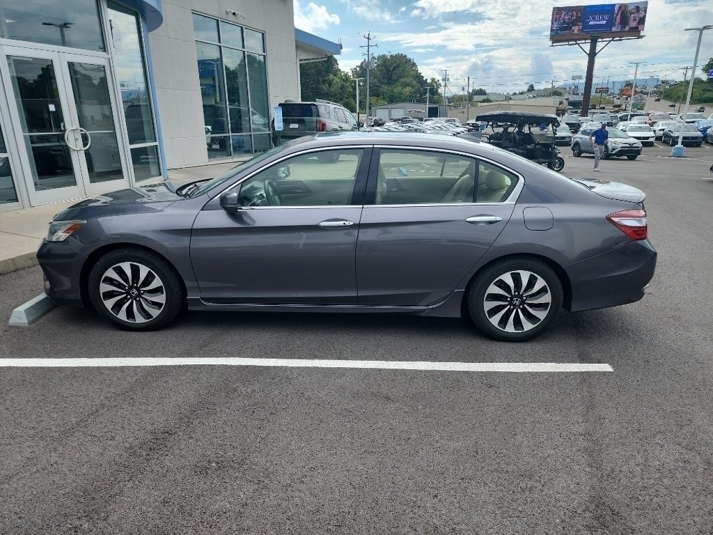 Used 2017 Modern Steel Metallic Honda Touring image 3