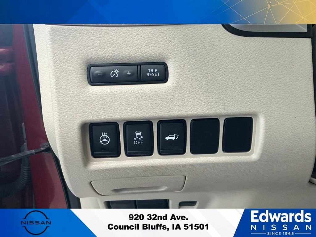 Used 2018 Red Nissan SL image 25