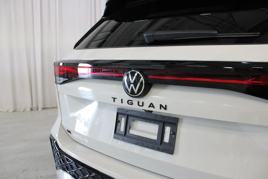New 2026 Beige Volkswagen 2.0T SE R-Line Black image 32