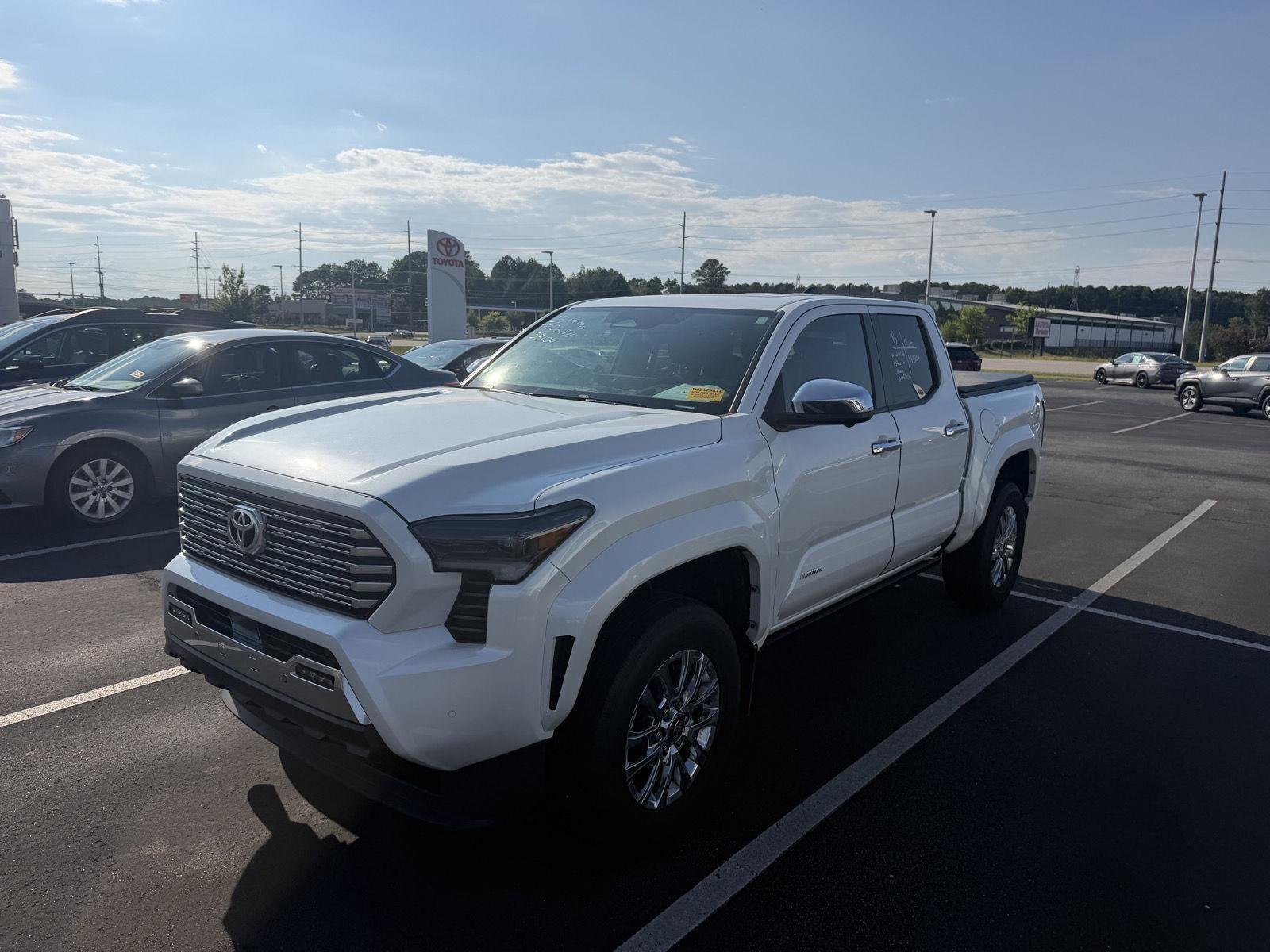 Used 2025 Wind Chill Pearl Toyota Limited image 17