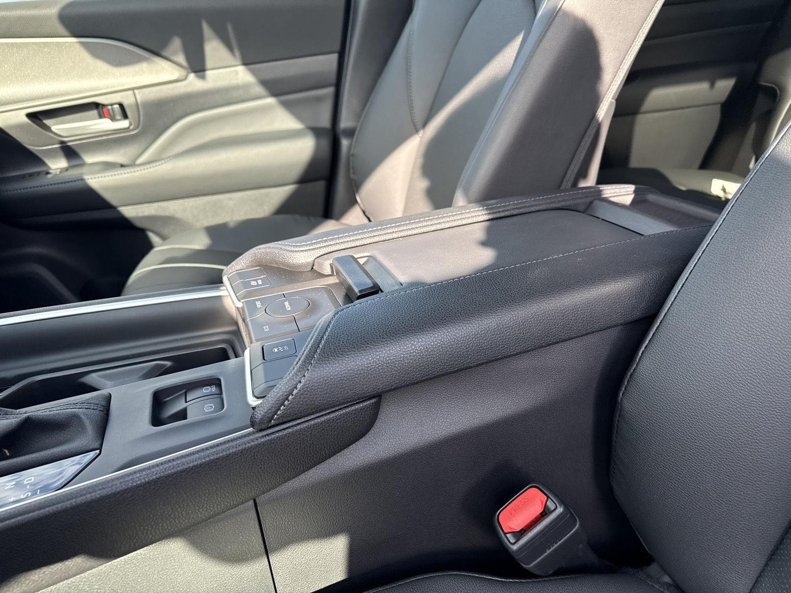 New 2026 Wind Chill Pearl <sup>1</sup> Toyota  XLE image 18