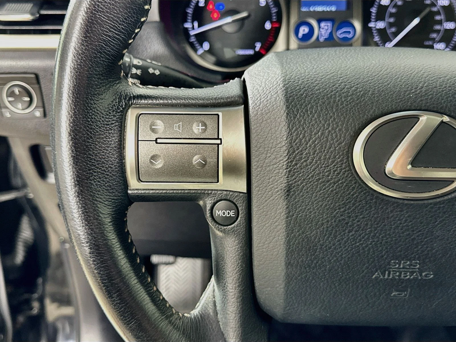 Used 2014 Black Lexus  image 18