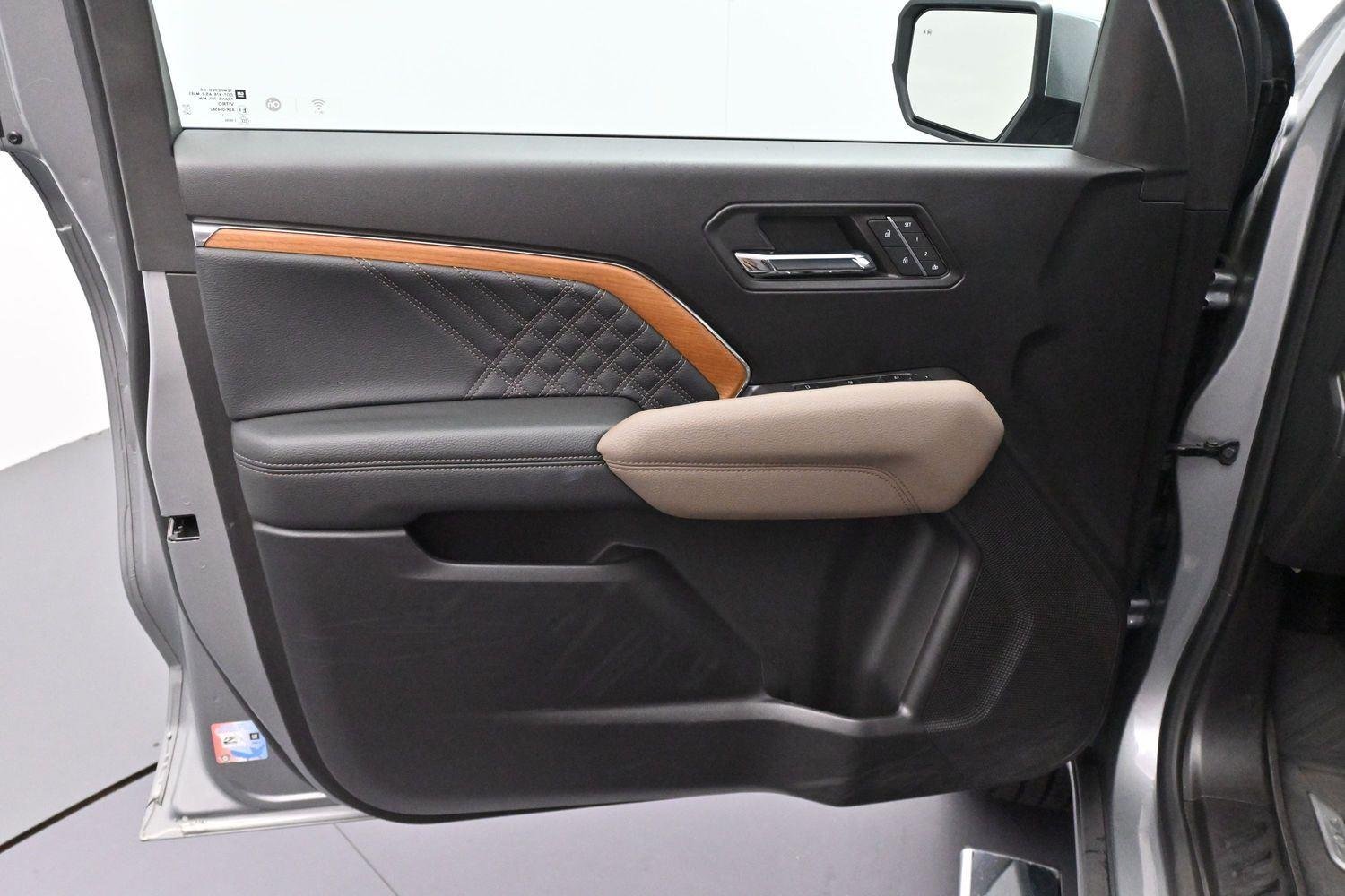 Used 2023 Sterling Metallic GMC Denali image 10