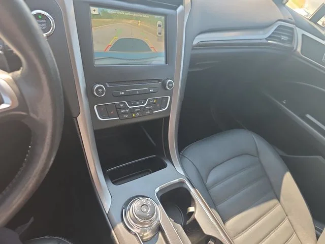 Used 2018 Silver Ford SE image 24