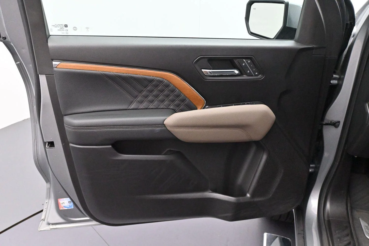 Used 2023 Sterling Metallic GMC Denali image 10