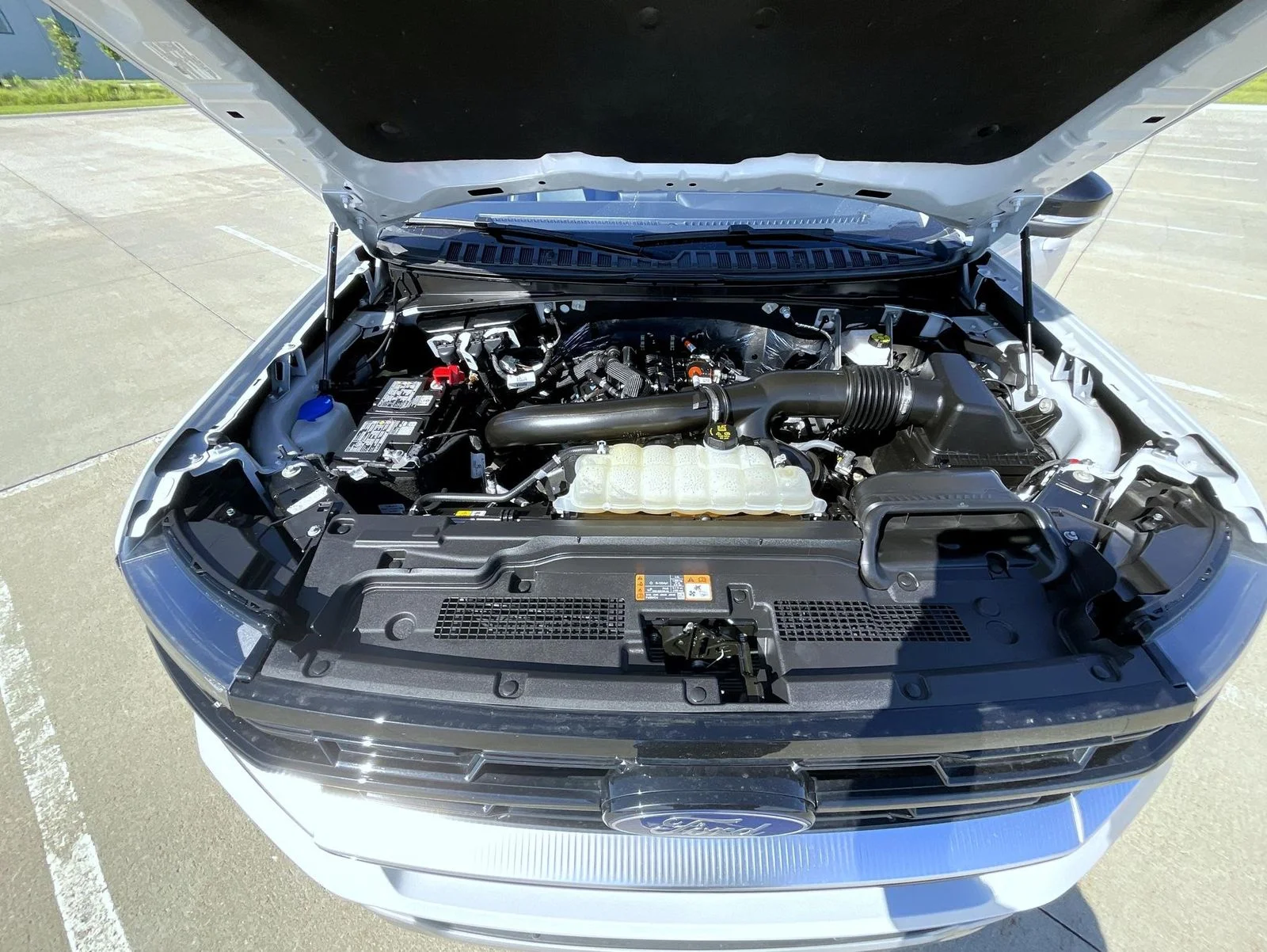Used 2025 Silver Ford Platinum image 26