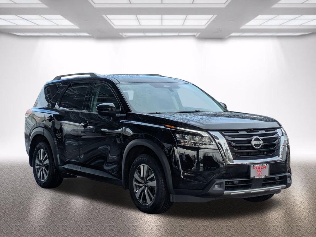 2022 Nissan Pathfinder SL