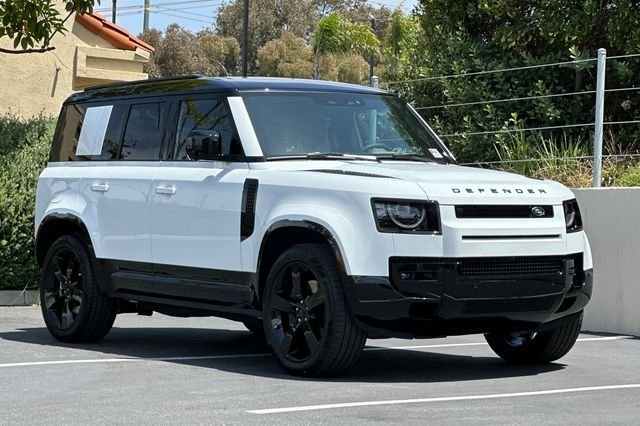 New 2026 White Land Rover X-Dynamic SE image 7