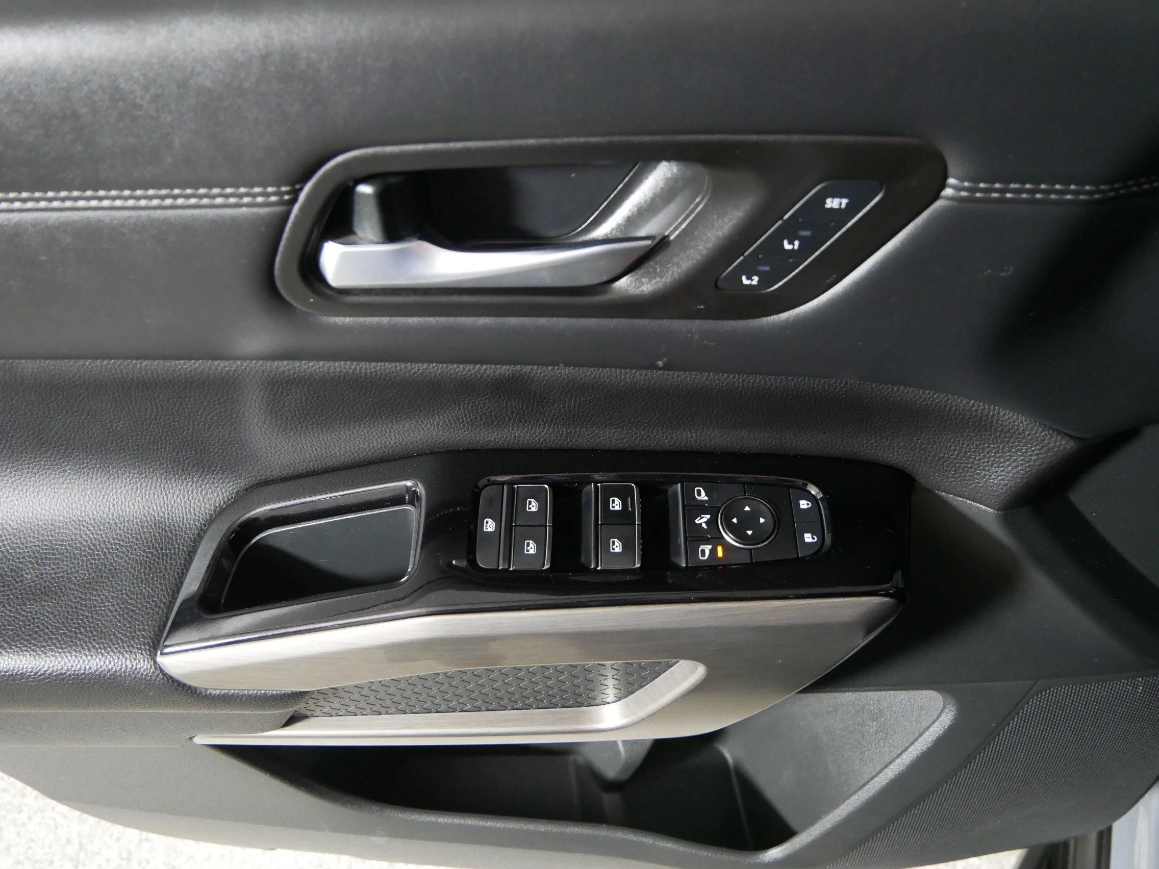 Used 2024 Solid Gray/Super Black Nissan Platinum image 19