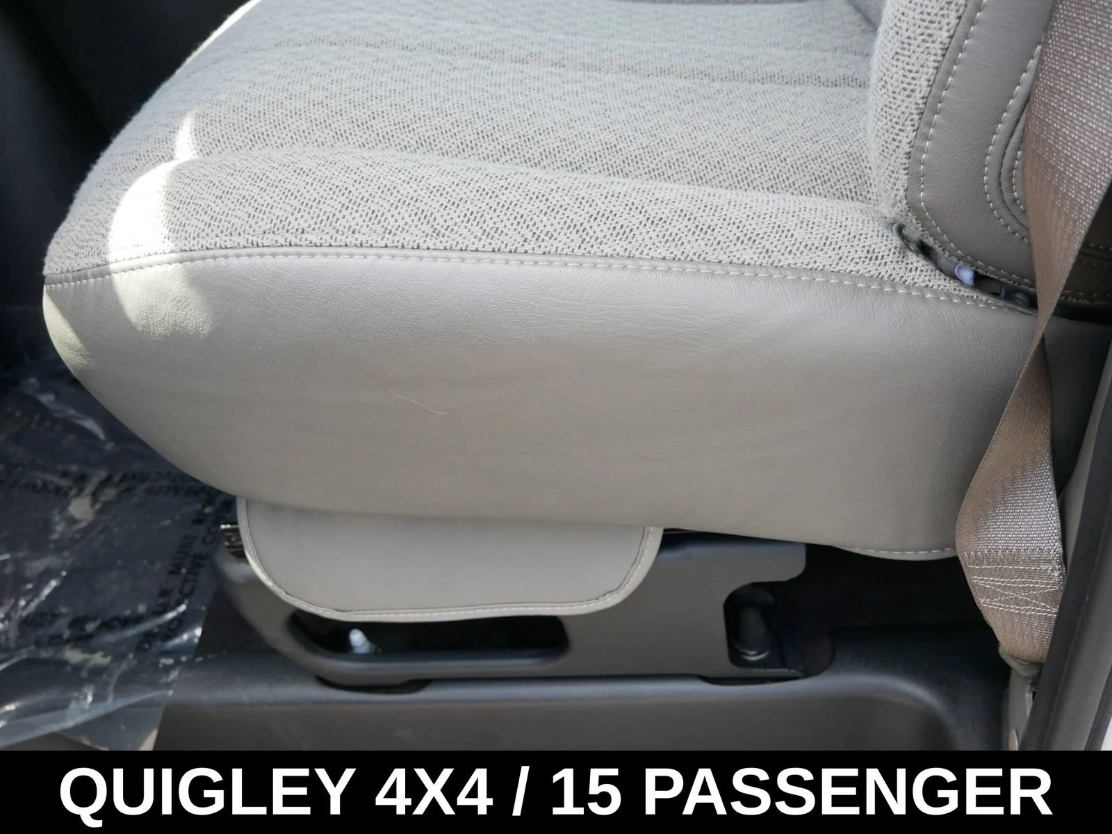 2024 Chevrolet Express Passenger LT - Photo 18