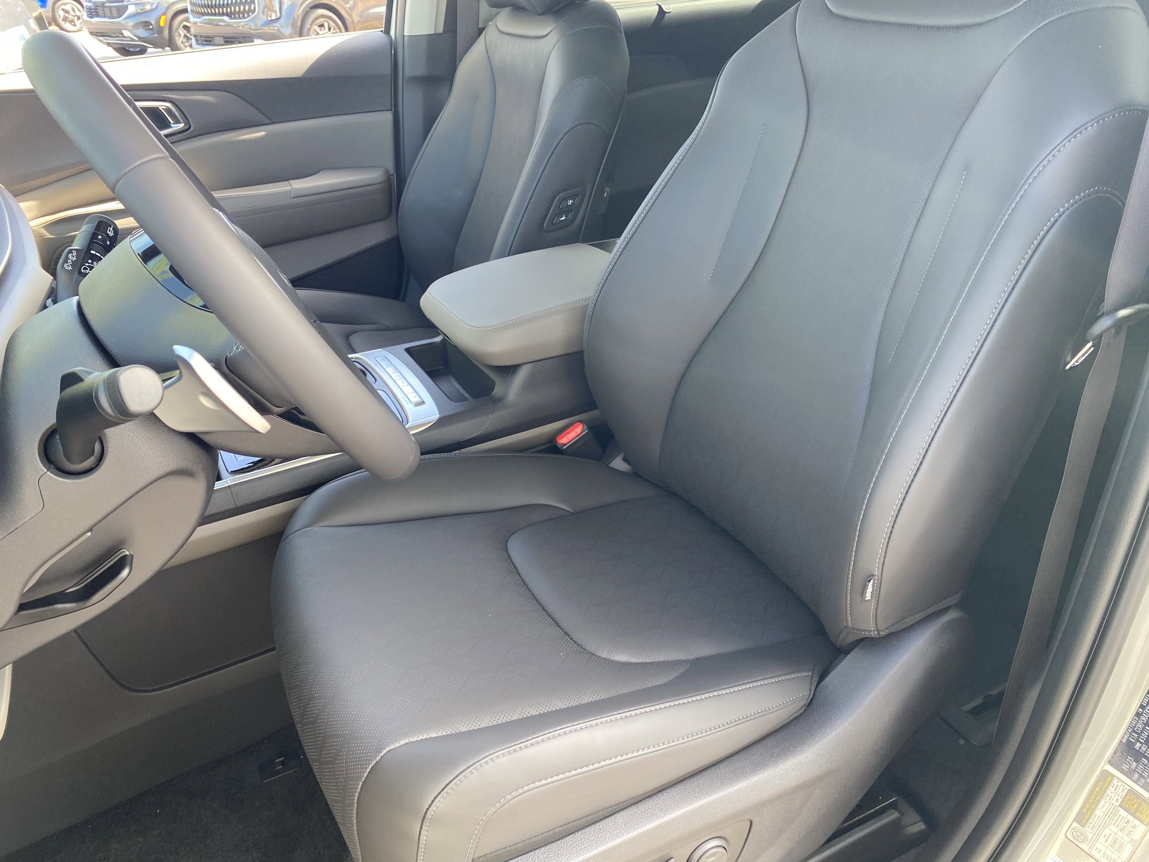 2026 Kia Carnival EX - Photo 18