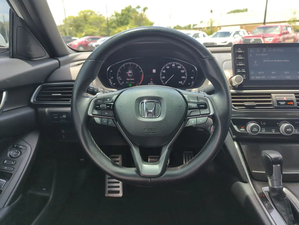 Used 2018  Honda Sport image 17