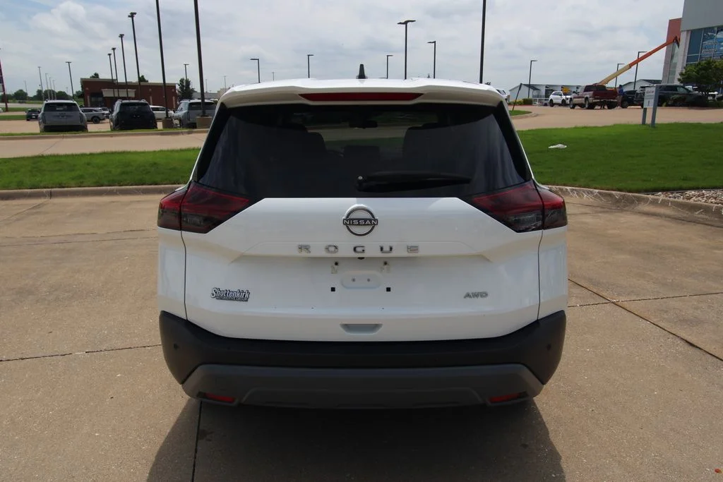 Used 2023 White Nissan S image 13