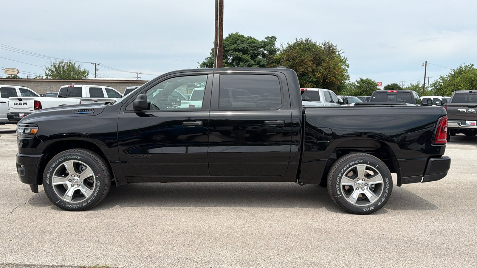 New 2026 Diamond Black Crystal Pearl-Coat Exterior Paint RAM Express image 8
