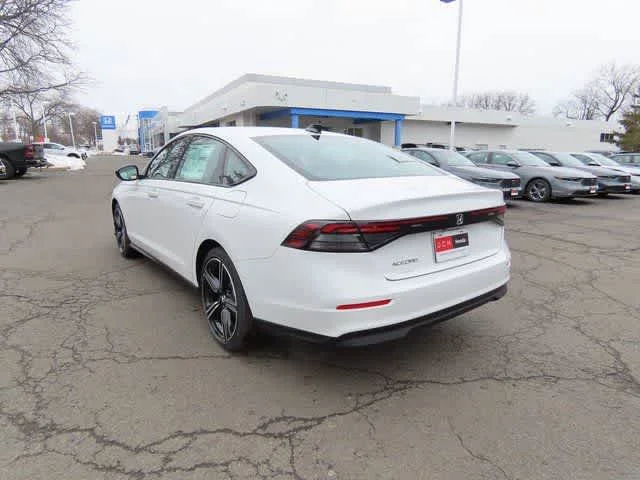 New 2026 Platinum White Pearl Honda SE image 4