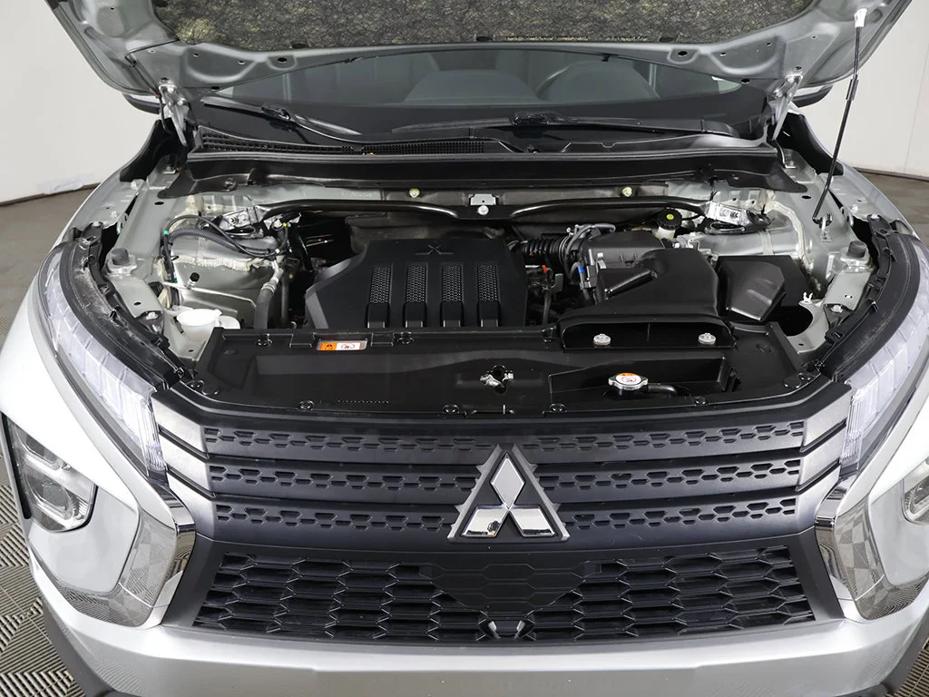 Used 2024 Silver Mitsubishi ES image 17