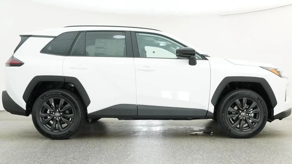 New 2026 Ice Cap Toyota XLE Premium image 13