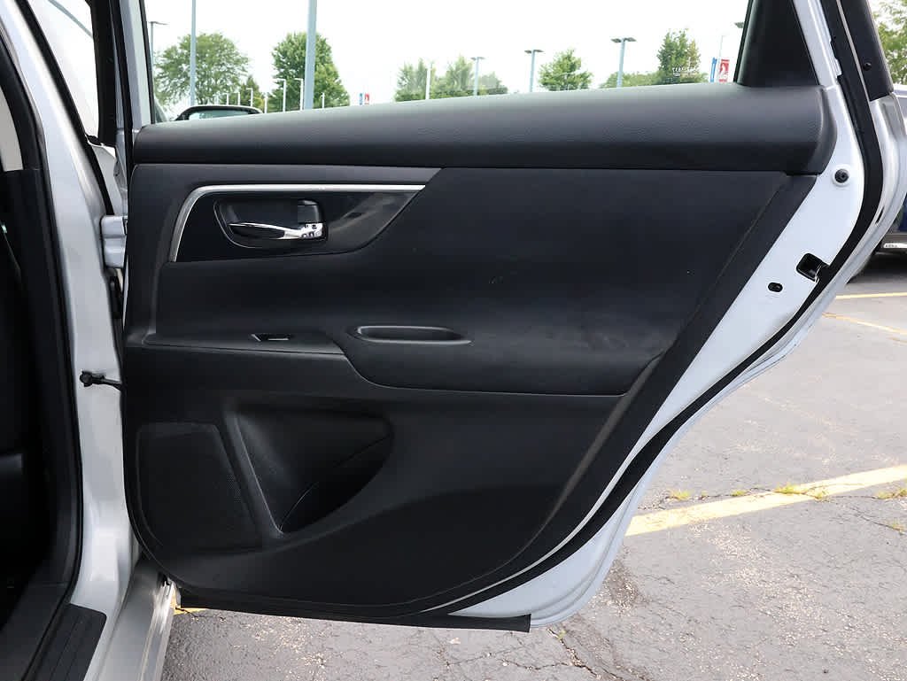 Used 2014 Brilliant Silver Metallic Nissan 2.5 S image 20