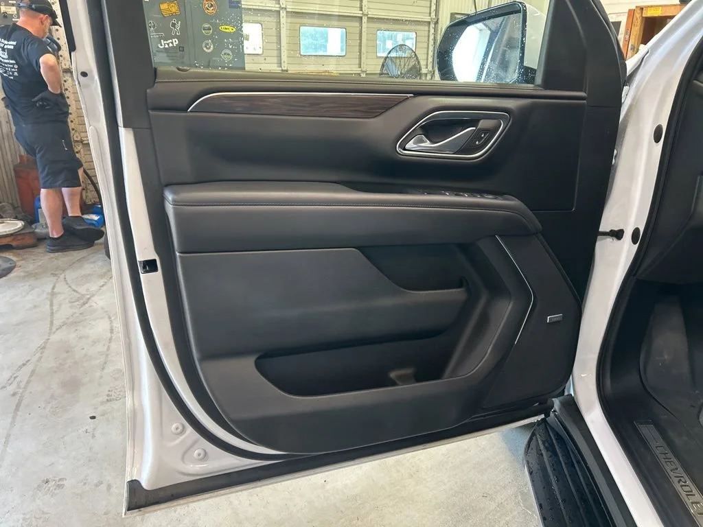 Used 2023 Summit White Chevrolet LT image 3